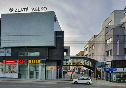 Zlín: Obchodní centrum Zlaté jablko – Svatopluk Sládeček, Ivan Bergmann, Pavel Mudřík (2004–2009)